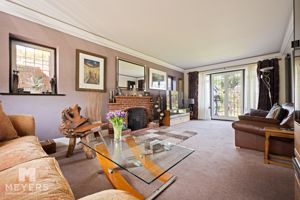 Sitting Room - click for photo gallery